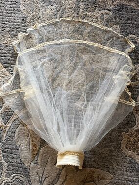 VINTAGE Bridal Veil